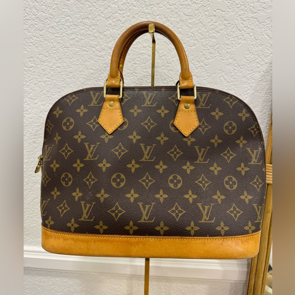 Louis Vuitton Alma PM Monogram Handbag - Picture 2 of 14